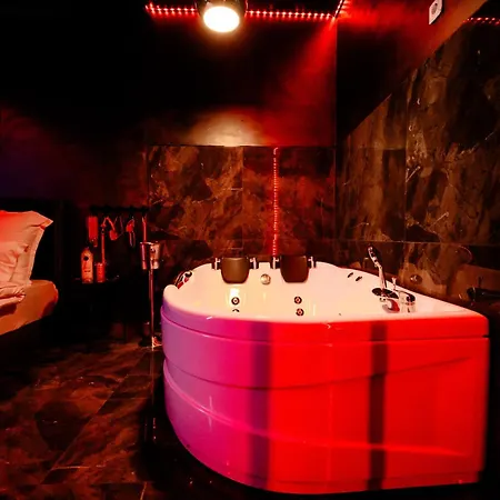 Appartement Luxury Jacuzzi Boekarest