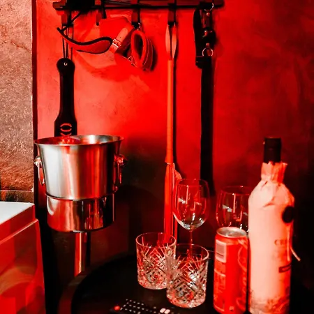 Luxury Jacuzzi Apartment *